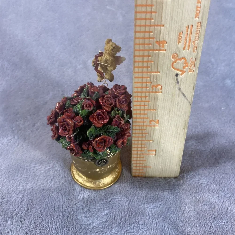 Boyd's Bears Cupids Bouquet w-Petals McNibble Roses Keepsake Box Valentines Gift